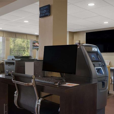 Quality Inn & Suites Чемберсберг Экстерьер фото