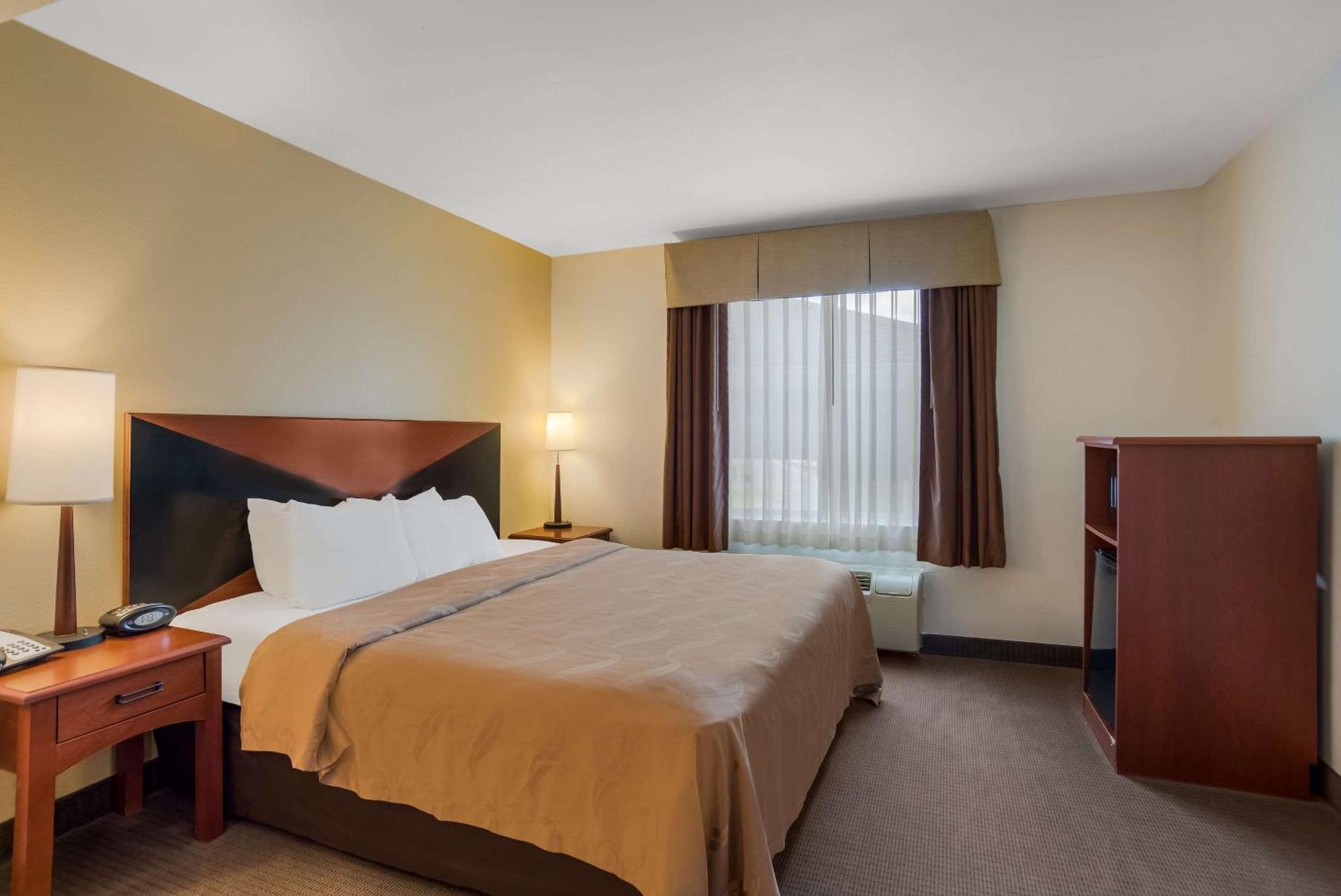 Quality Inn & Suites Чемберсберг Экстерьер фото