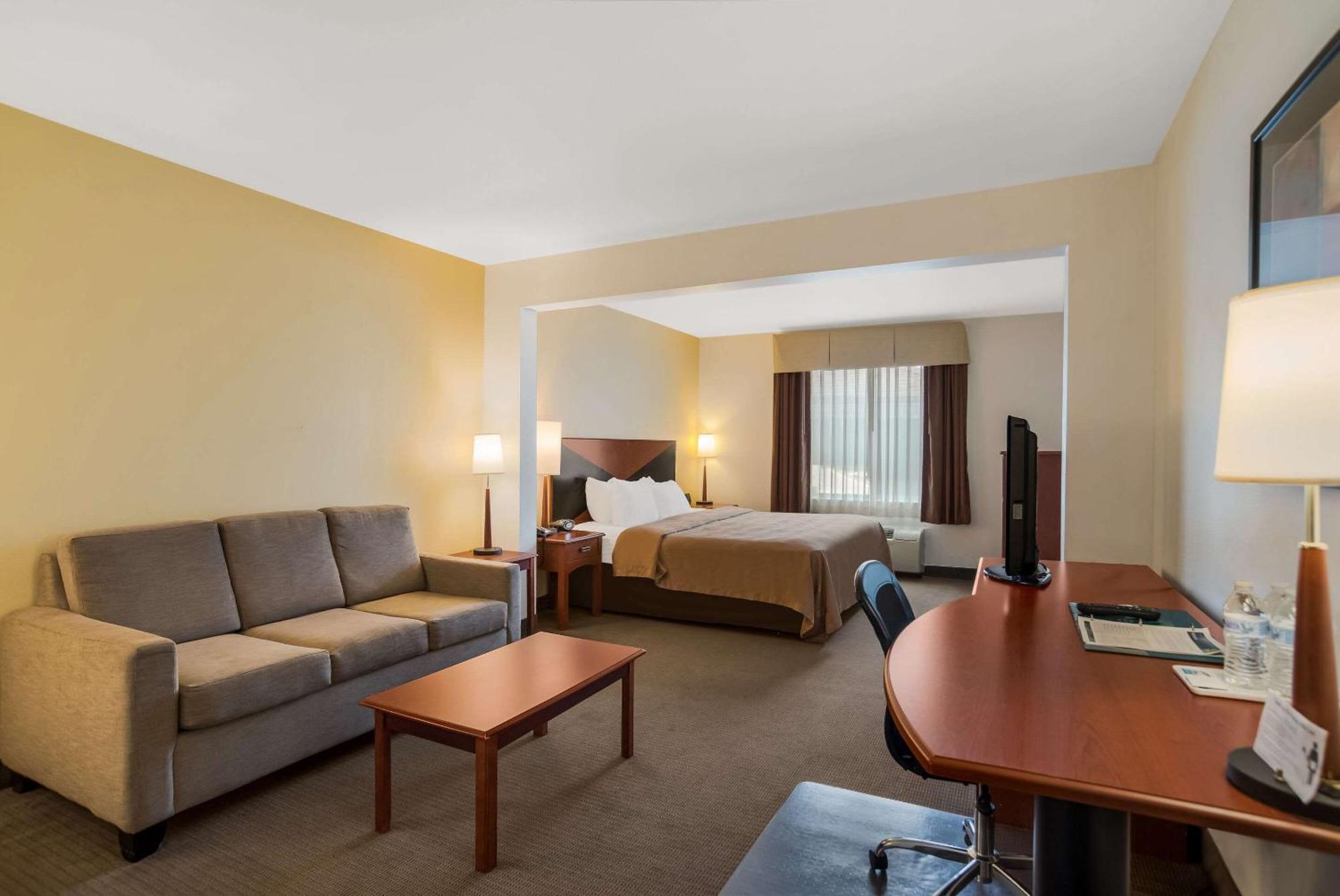 Quality Inn & Suites Чемберсберг Экстерьер фото