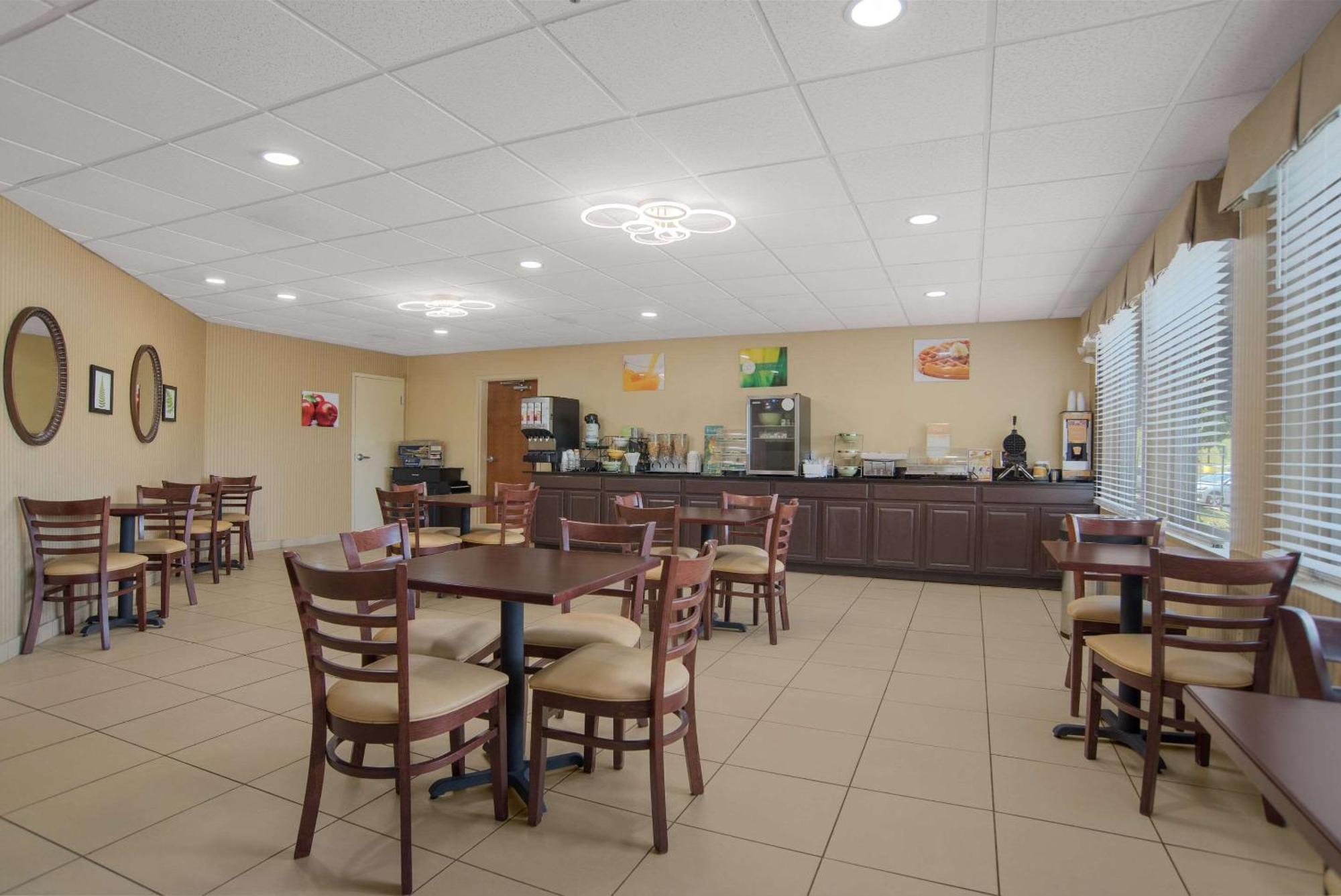 Quality Inn & Suites Чемберсберг Экстерьер фото