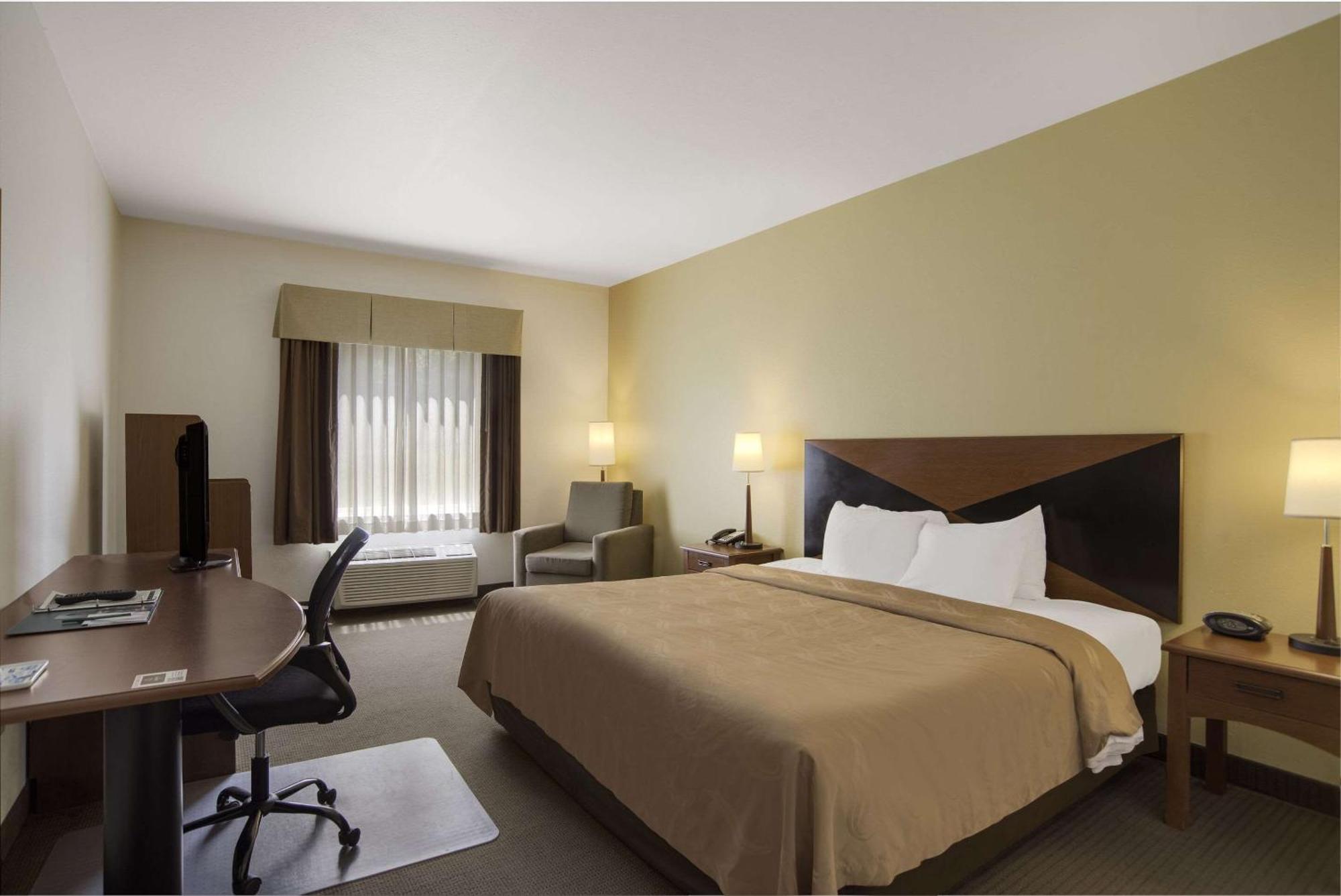 Quality Inn & Suites Чемберсберг Экстерьер фото