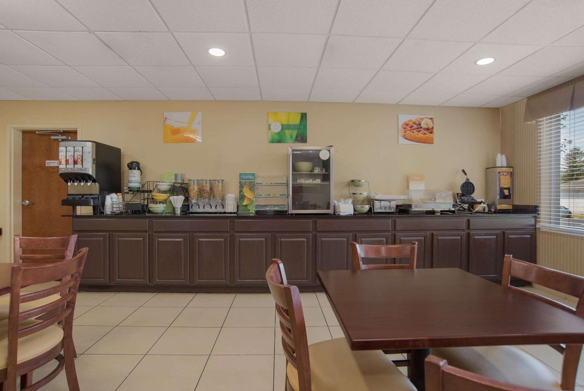 Quality Inn & Suites Чемберсберг Экстерьер фото