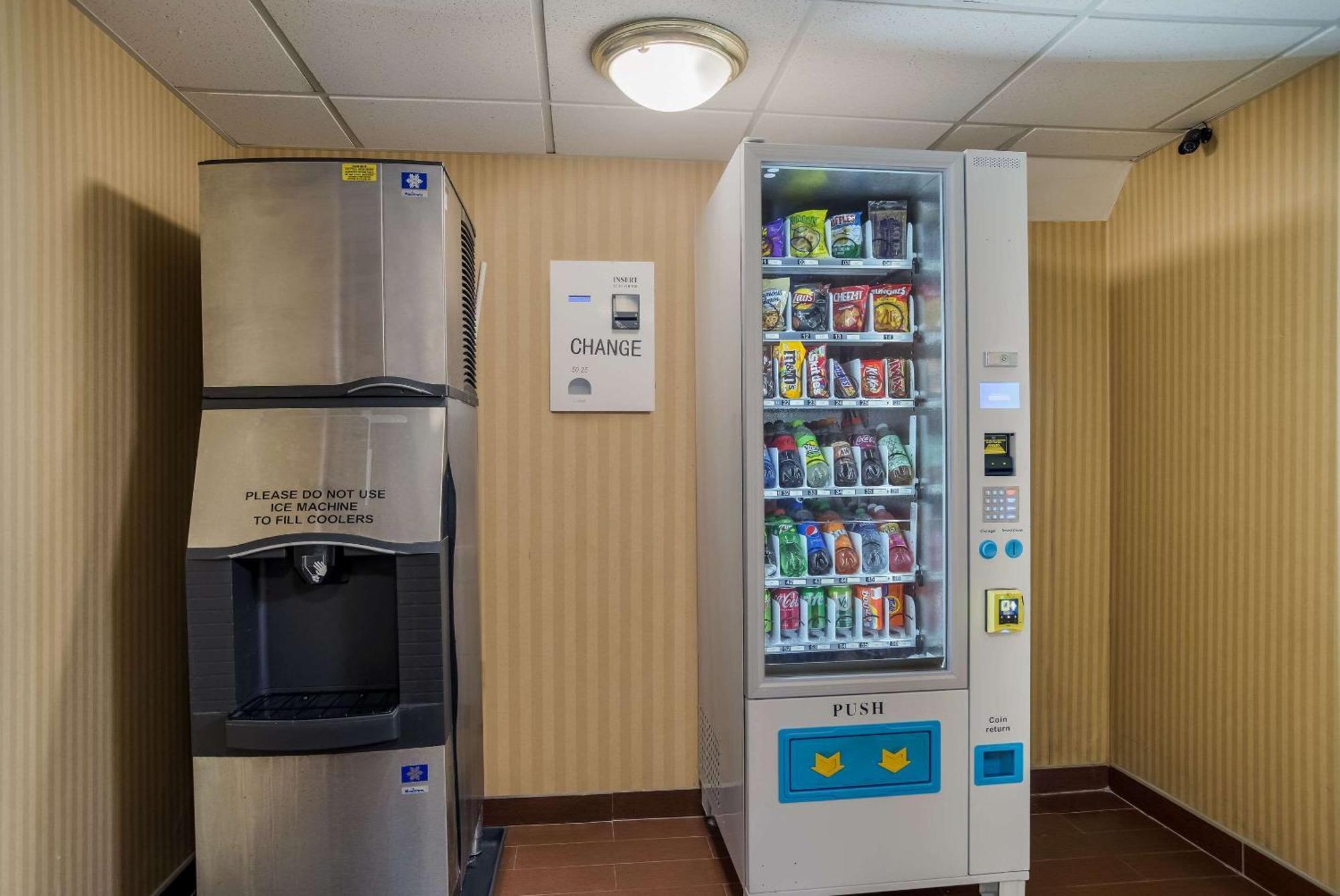 Quality Inn & Suites Чемберсберг Экстерьер фото