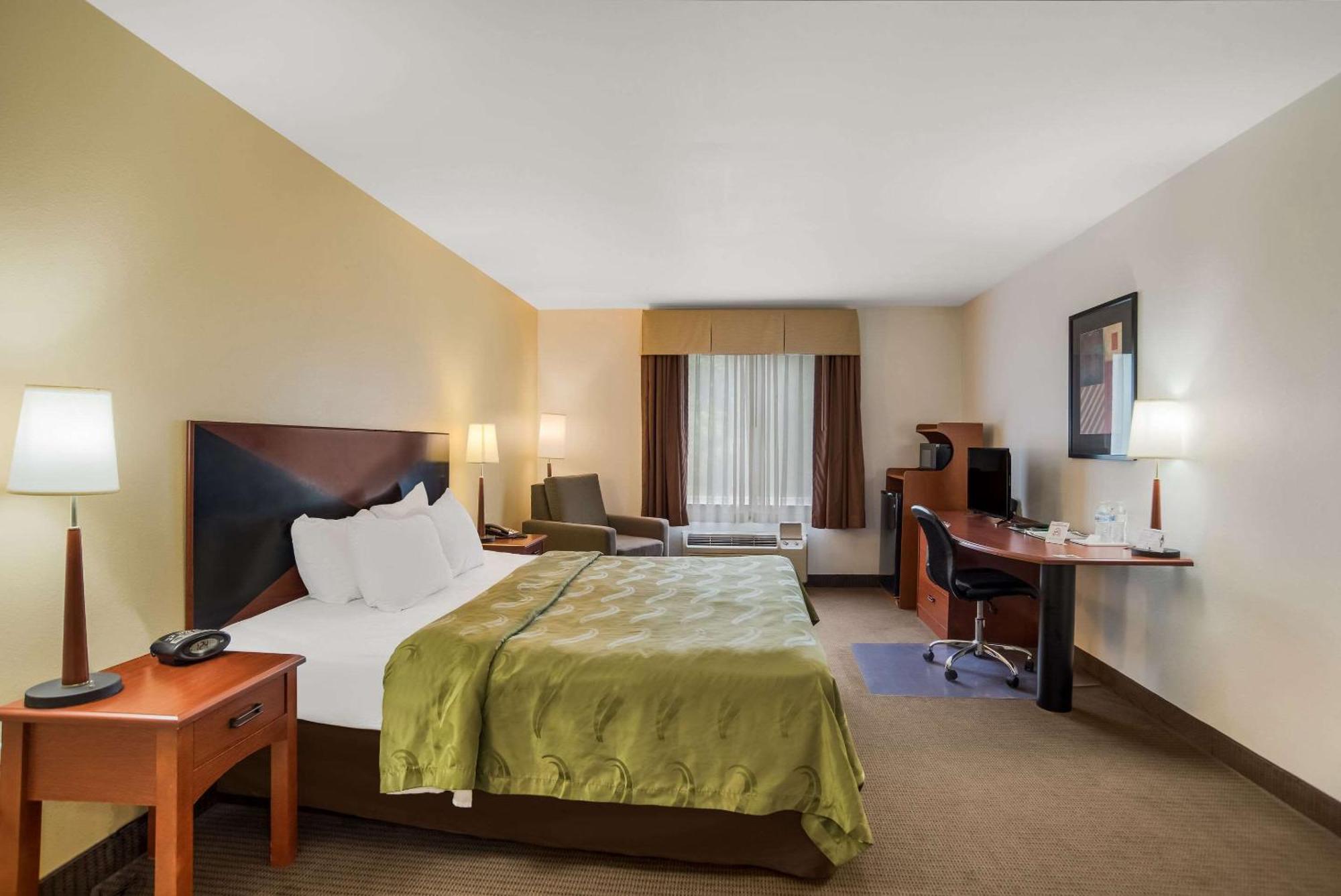 Quality Inn & Suites Чемберсберг Экстерьер фото