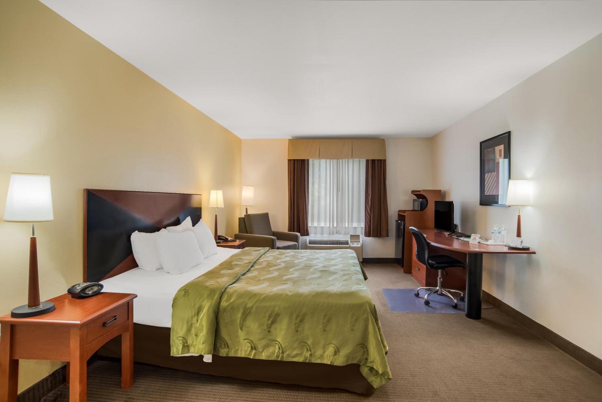 Quality Inn & Suites Чемберсберг Экстерьер фото