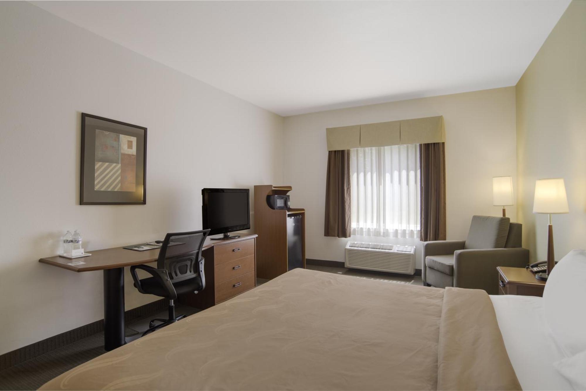 Quality Inn & Suites Чемберсберг Экстерьер фото