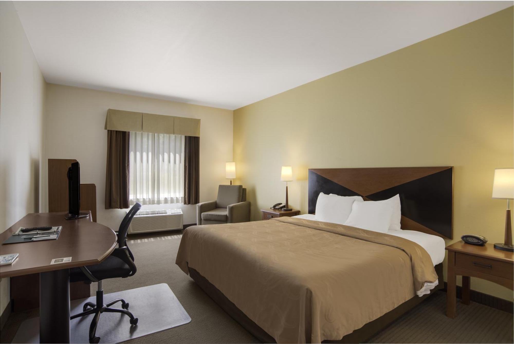 Quality Inn & Suites Чемберсберг Экстерьер фото