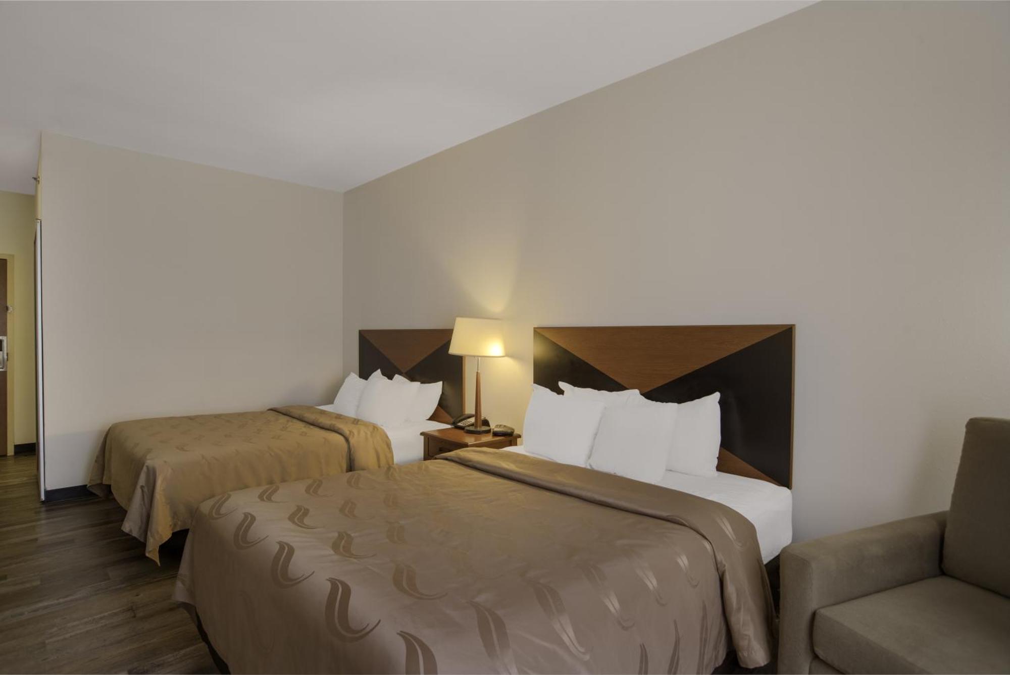 Quality Inn & Suites Чемберсберг Экстерьер фото