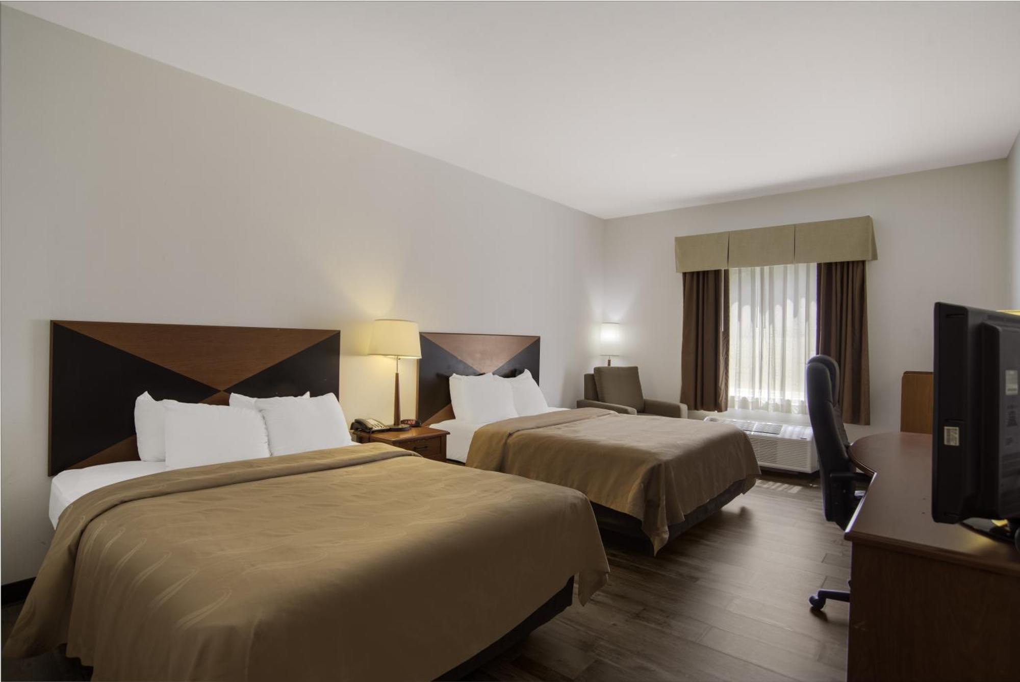 Quality Inn & Suites Чемберсберг Экстерьер фото